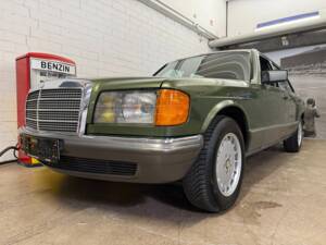 Image 2/19 of Mercedes-Benz 280 SEL (1983)