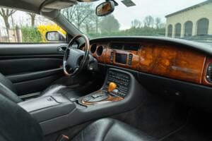 Imagen 34/50 de Jaguar XK8 4.0 (2000)
