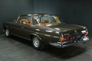 Image 4/30 of Mercedes-Benz 280 SE 3,5 (1970)
