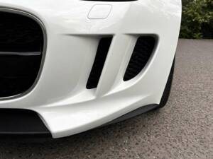 Image 32/50 of Jaguar F-Type (2014)