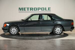 Image 9/32 of Mercedes-Benz 500 E (1992)