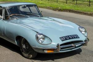 Image 10/50 de Jaguar E-Type (1968)