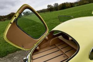 Image 22/50 de Jaguar E-Type (2+2) (1969)