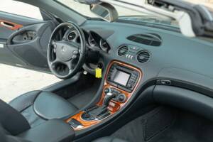 Image 35/50 of Mercedes-Benz SL 500 (2001)