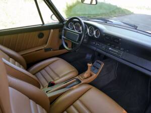 Image 39/42 of Porsche 911 Carrera 2 (1900)