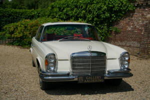 Image 28/50 of Mercedes-Benz 280 SE 3,5 (1970)