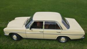 Immagine 14/32 di Mercedes-Benz 200 (1974)