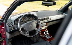 Image 26/47 of Mercedes-Benz SL 280 (1996)