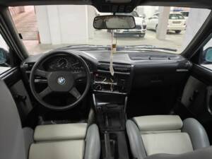 Bild 2/8 von BMW 320i Baur TC (1985)
