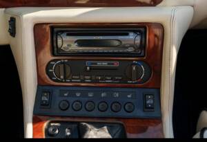 Image 19/26 of Aston Martin Virage Volante (1994)