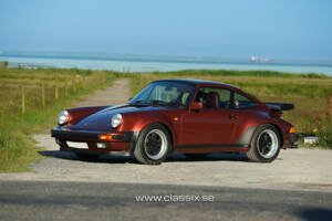 Image 20/28 de Porsche 911 Turbo 3.3 (1988)