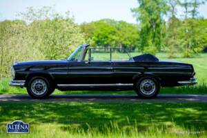 Image 8/52 of Mercedes-Benz 220 SE b (1963)