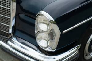 Image 19/50 of Mercedes-Benz 300 SEL 3.5 (1973)