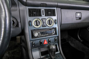 Image 14/45 of Mercedes-Benz SLK 200 (1999)