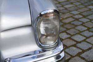 Image 12/13 of Mercedes-Benz 220 SE b (1962)
