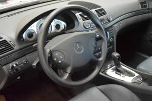 Imagen 31/100 de Mercedes-Benz E 55 AMG (2003)