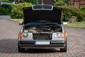 Immagine 8/73 di Mercedes-Benz 300 CE (1991)