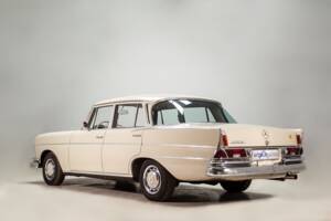 Imagen 8/32 de Mercedes-Benz 220 SE b (1965)