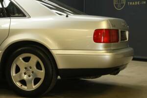 Immagine 16/50 di Audi A8 4.2 quattro (1995)