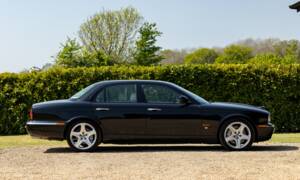 Image 2/43 of Jaguar XJR (2003)