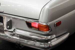 Image 16/48 of Mercedes-Benz 280 SE (1969)