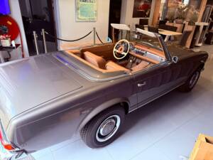 Image 14/36 of Mercedes-Benz 230 SL (1966)