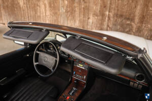 Image 73/85 of Mercedes-Benz 560 SL (1986)