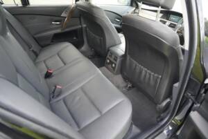 Bild 47/48 von BMW 550i (2006)