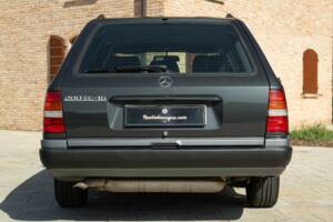 Imagen 8/50 de Mercedes-Benz 200 TE (1993)