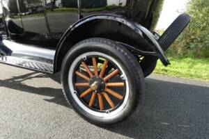 Image 22/41 of Ford Model T Touring (1925)