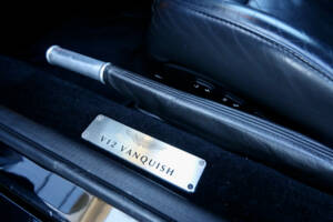 Image 37/50 de Aston Martin V12 Vanquish (2002)