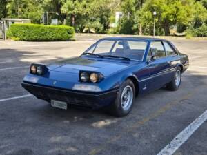 Image 24/77 of Ferrari 365 GT4 2+2 (1975)