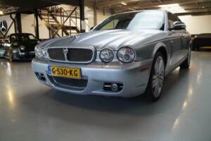 Image 37/50 of Jaguar XJ 8 4.2 (2007)