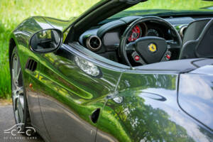 Image 55/85 of Ferrari California (2010)