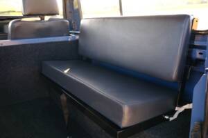 Bild 16/22 von Land Rover 90 (1988)
