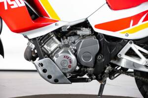 Image 13/35 de Yamaha XTZ 750 Super Ténéré (1989)