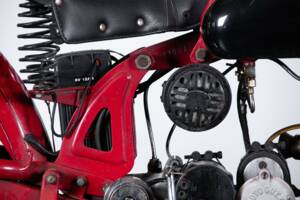 Image 44/50 de Moto Guzzi 250 SS (1950)
