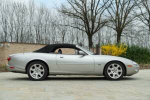 Imagen 5/50 de Jaguar XK8 4.0 (2000)