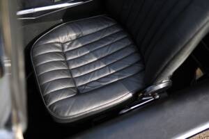 Image 24/39 of Jaguar E-Type V12 (1972)