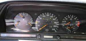 Bild 4/4 von Mercedes-Benz 190 E 1.8 Avantgarde "Rosso" (1993)