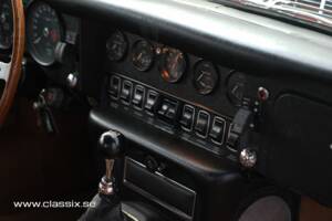 Image 5/17 of Jaguar E-Type (1970)