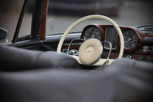 Immagine 56/71 di Mercedes-Benz 220 SE b (1961)