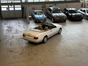 Bild 33/34 von Mercedes-Benz E 320 (1996)