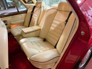 Image 15/50 of Bentley Turbo R (1988)