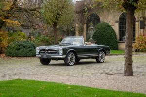 Image 1/30 of Mercedes-Benz 250 SL (1967)