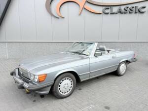 Image 2/50 de Mercedes-Benz 560 SL (1988)