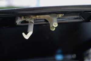 Image 38/108 de Porsche 911 Carrera 3.2 (1989)