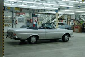 Image 12/50 of Mercedes-Benz 280 SE 3,5 (1970)