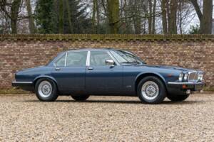 Image 27/50 of Jaguar XJ 12 (1987)