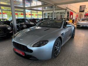 Image 32/43 of Aston Martin V8 Vantage S (2017)